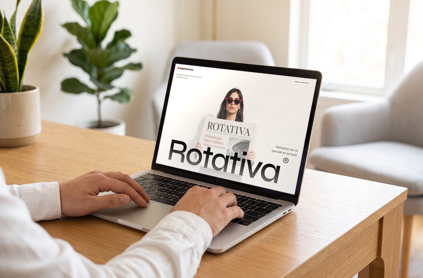 El hero editorial de Rotativa en la pantalla de un portátil